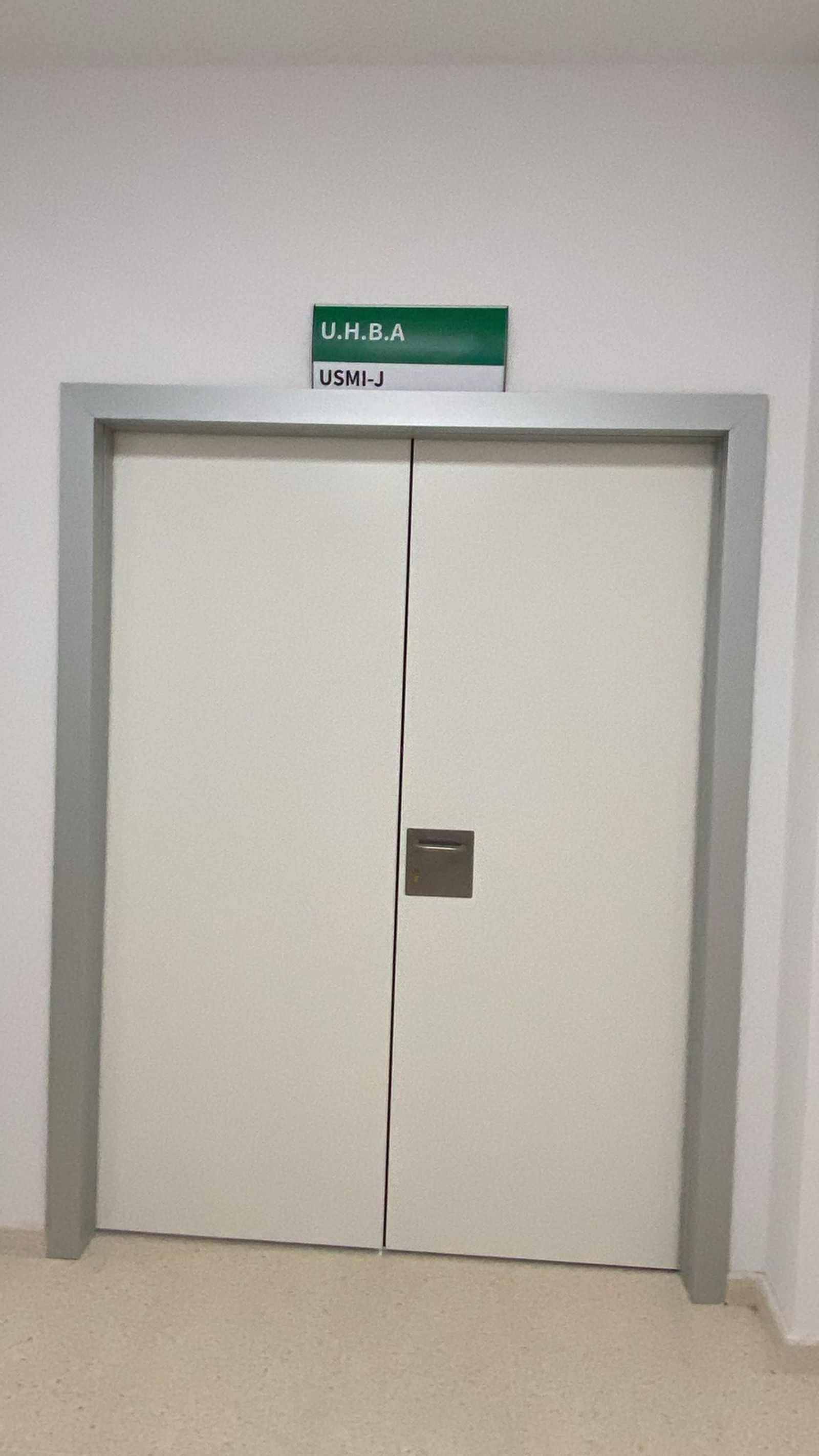 Puerta cerrada de la unidad.