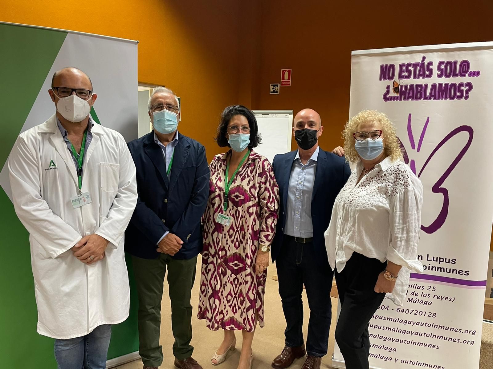 Profesionales del Clínico y representantes de los pacientes, en las jornadas sobre enfermedades autoinmunes.