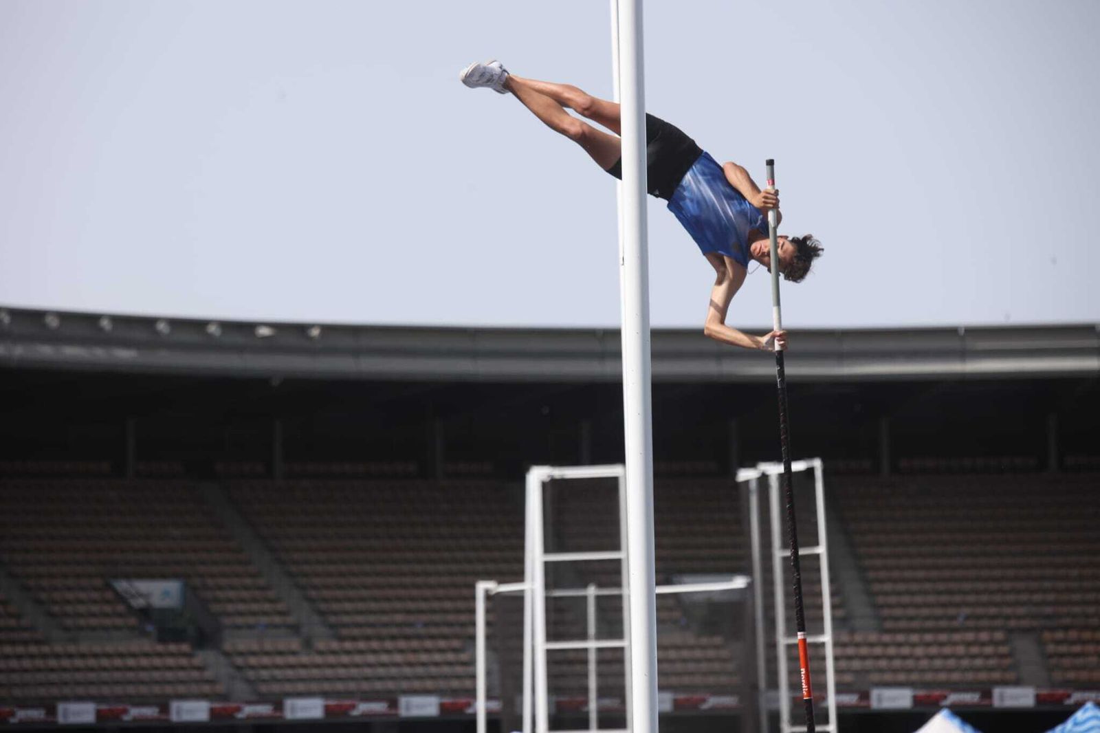 Manu Gómez, pertiguista del Chapín Jerez, en el pasado Nacional sub-18 celebrado en Chapín.