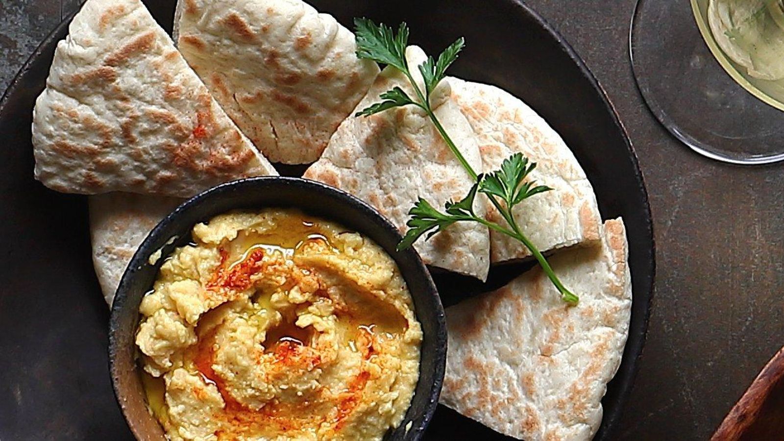 Hummus y Manzanilla.