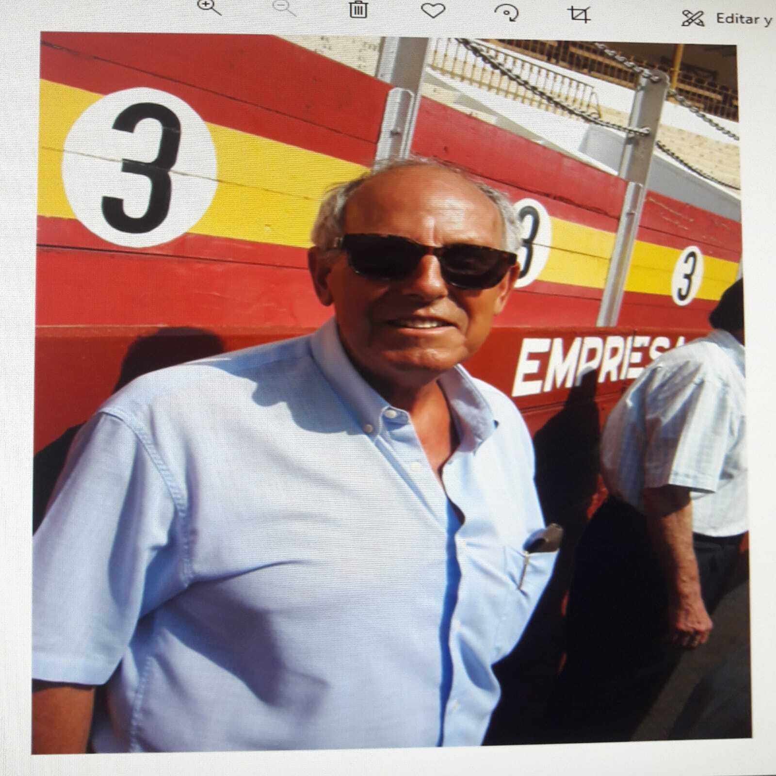 Diego Morata en el callejón de la Plaza de Toros de Almería, donde ha pasado 50 Ferias.