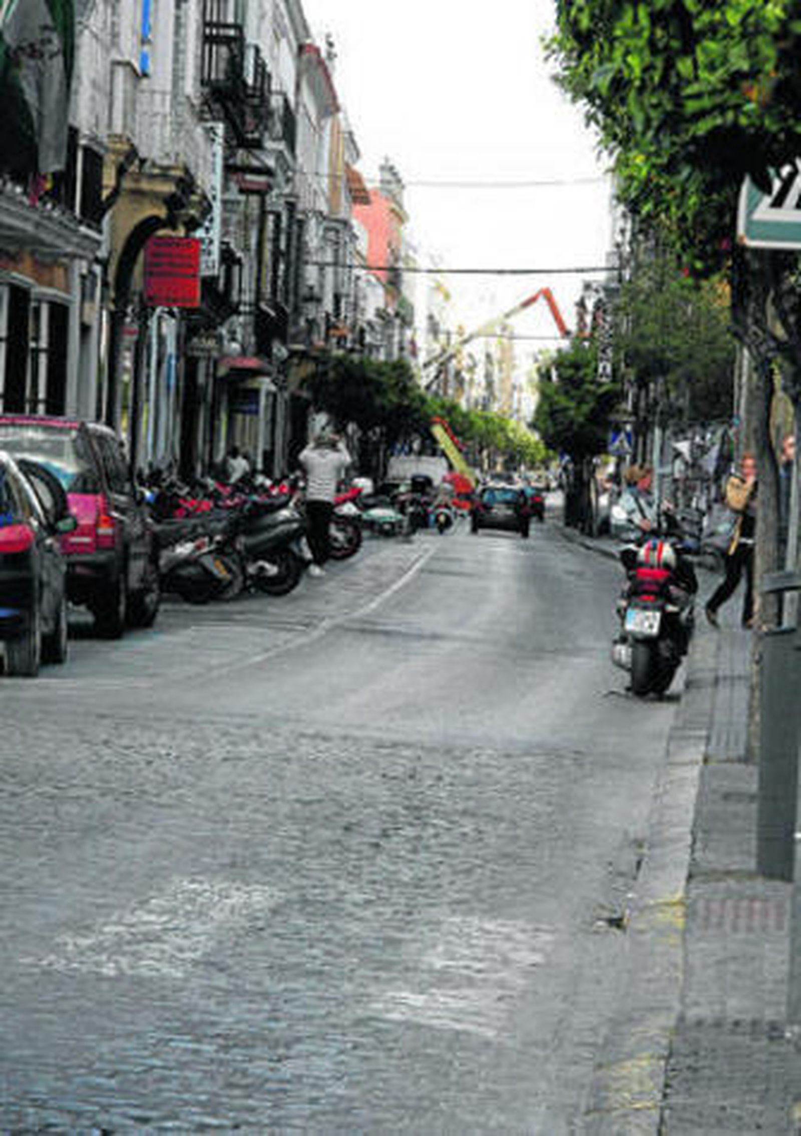 Una vista de la calle Larga desde la plaza Isaac Peral, donde se acometerá la actuación.