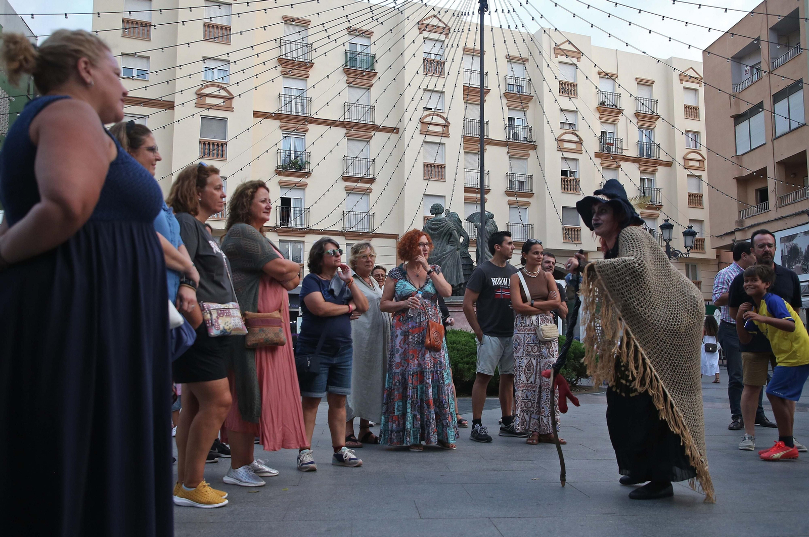 La primera ruta turística teatralizada por el centro de La Línea, en imágenes