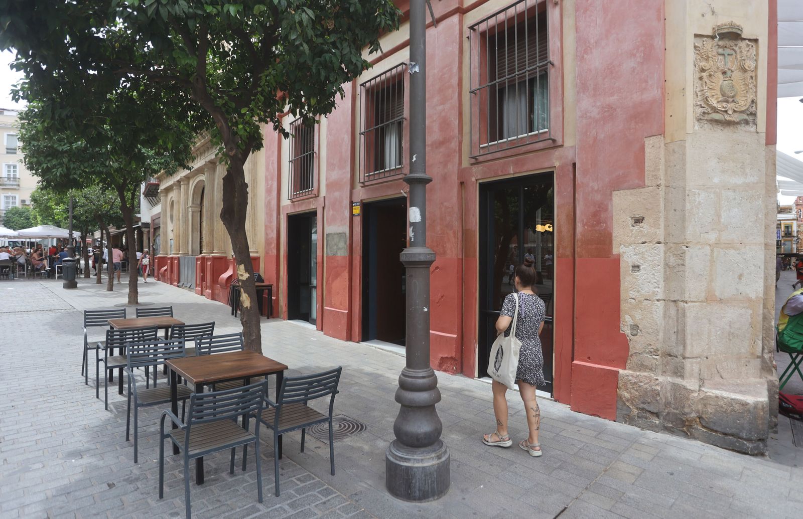 El nuevo bar de la Plaza del Salvador en sus primeros días de apertura