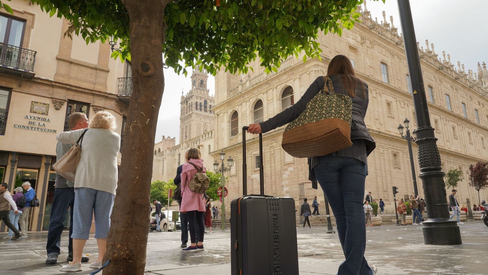 Turistas en la Avenida de la Constitución.