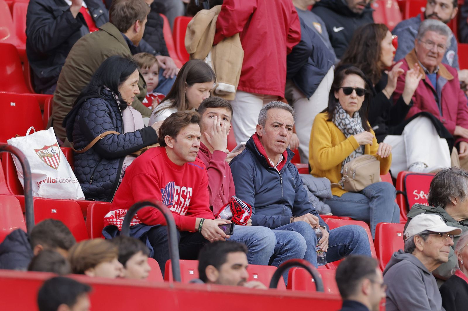 Búscate en las fotos del Sevilla fc - Rayo