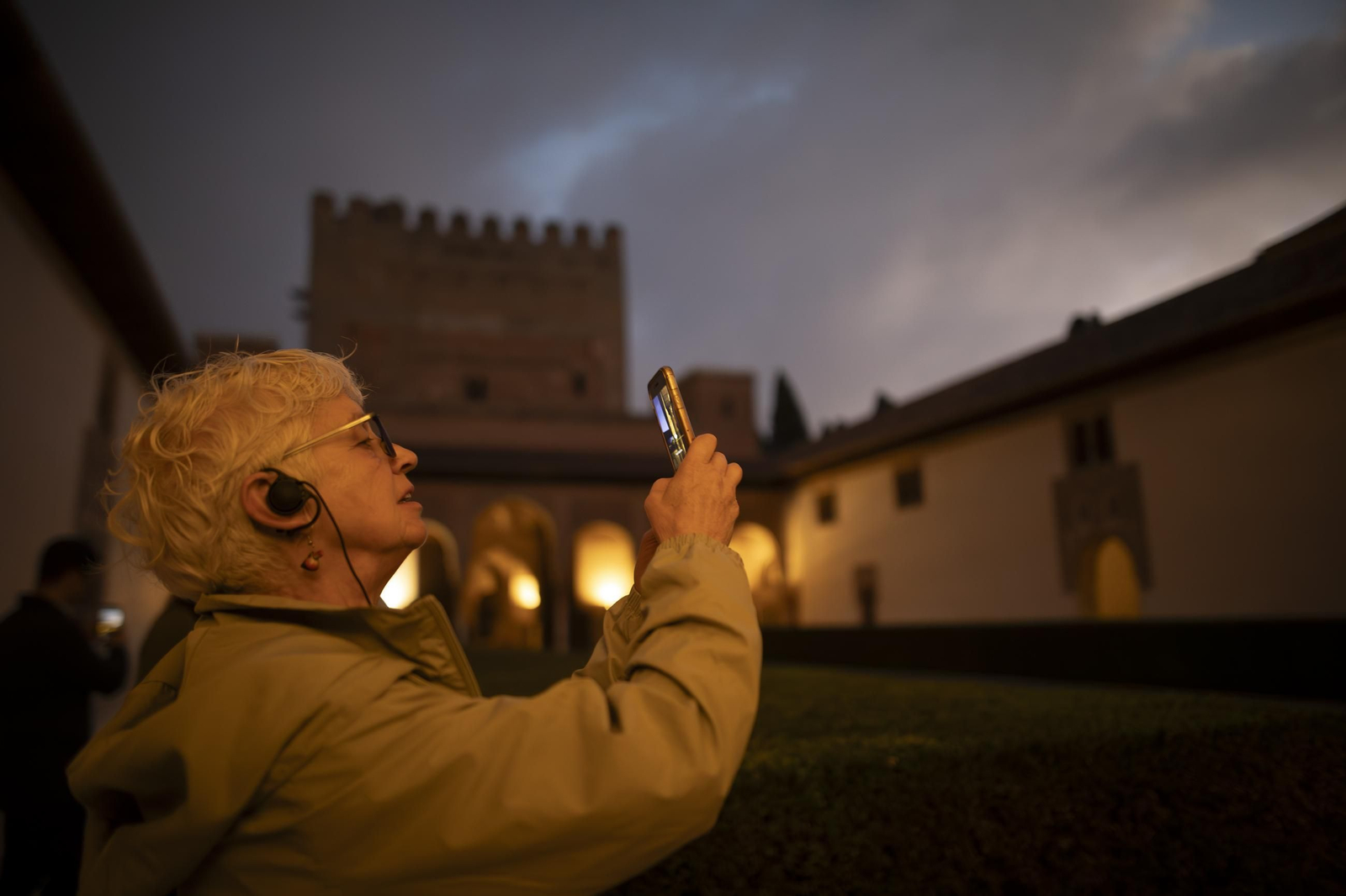 Así es visitar La Alhambra durante el amanecer