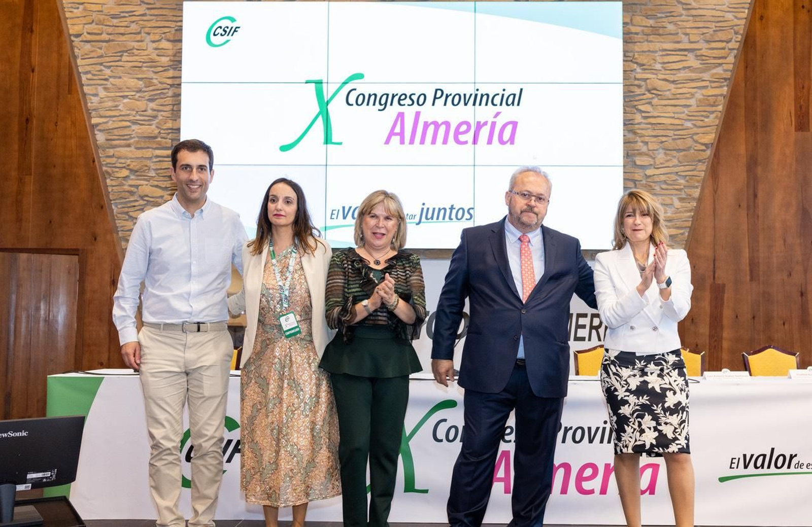 Juan Fernández, presidente de CSIF Almería, junto a su equipo Juan Fernández, presidente de CSIF Almería, junto a su equipo