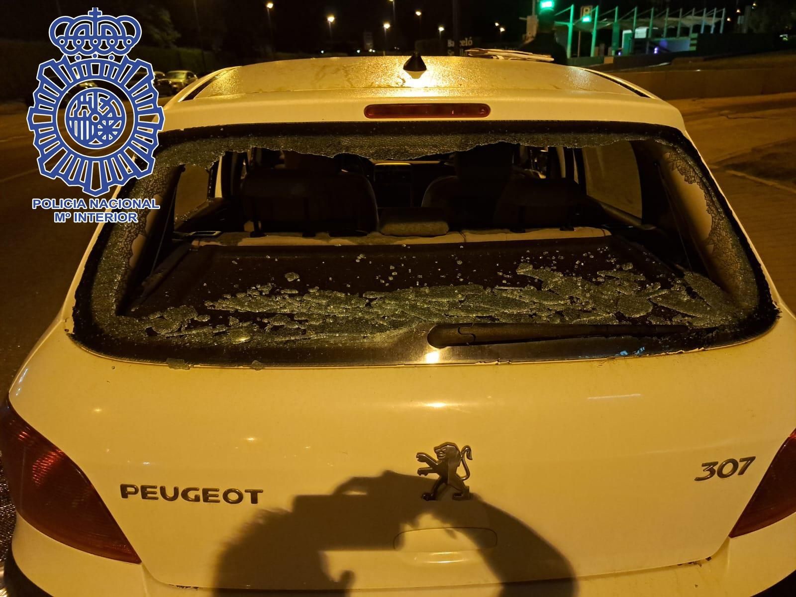 Tres detenidos por robos con fuerza en vehículos.