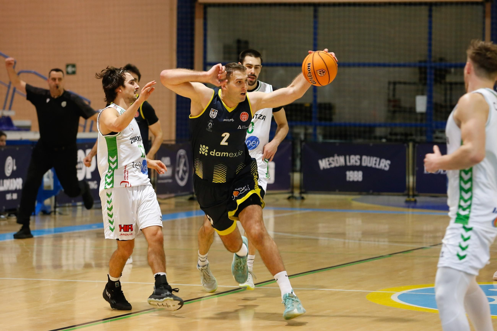 Las fotos del Udea-Zornotza de la Segunda FEB