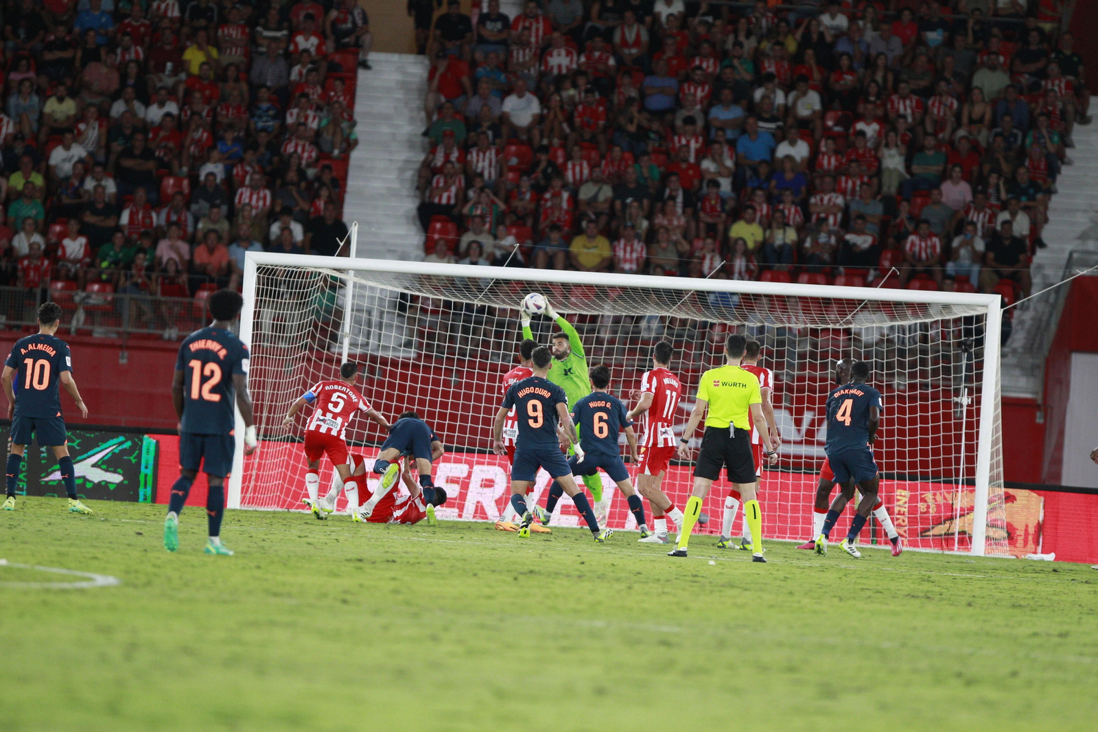 Imágenes del partido de La Liga Ea Sports U.D. Almería-Valencia C.F.