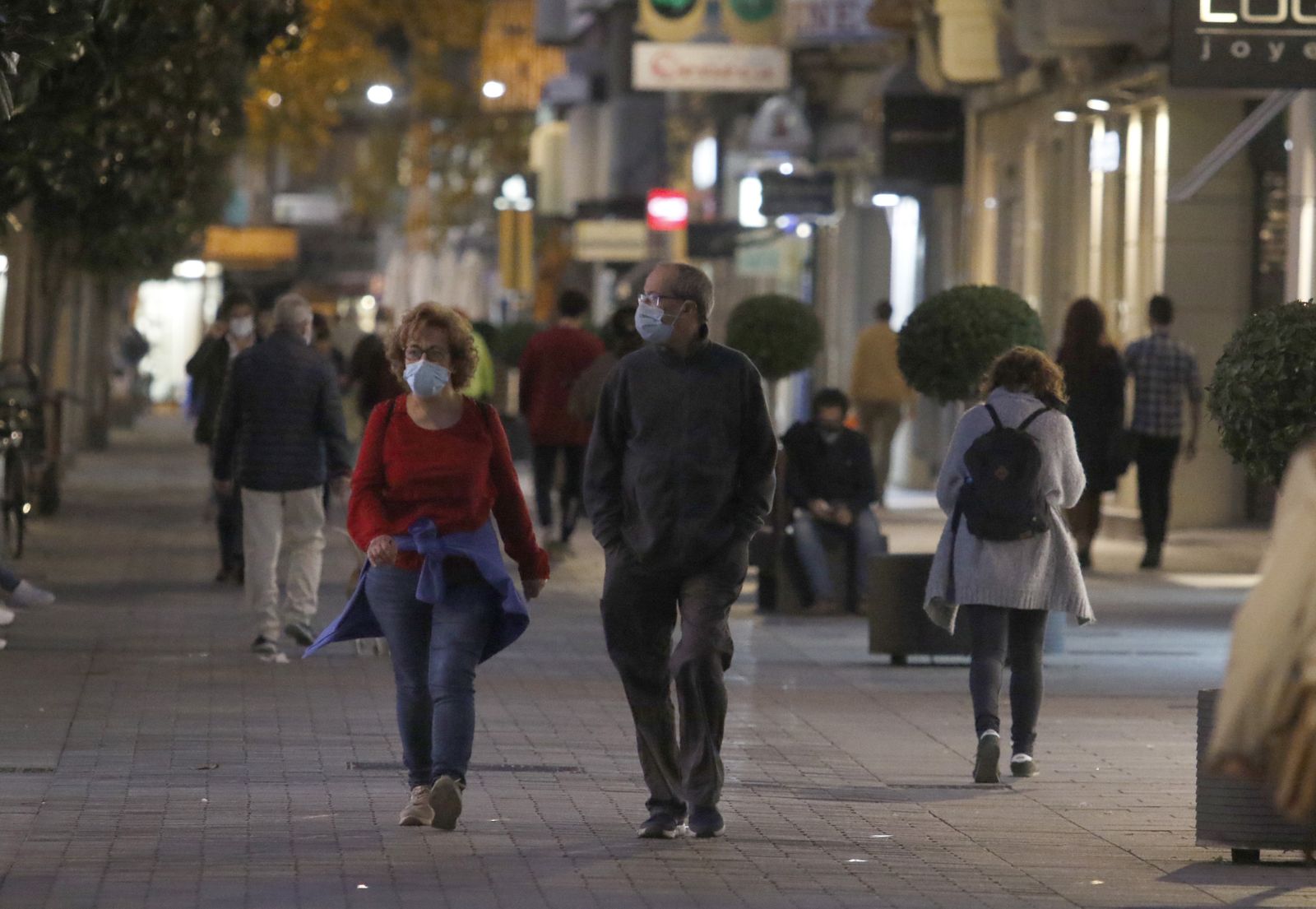 La primera tarde de cierre de bares y comercio en Córdoba, en fotografías