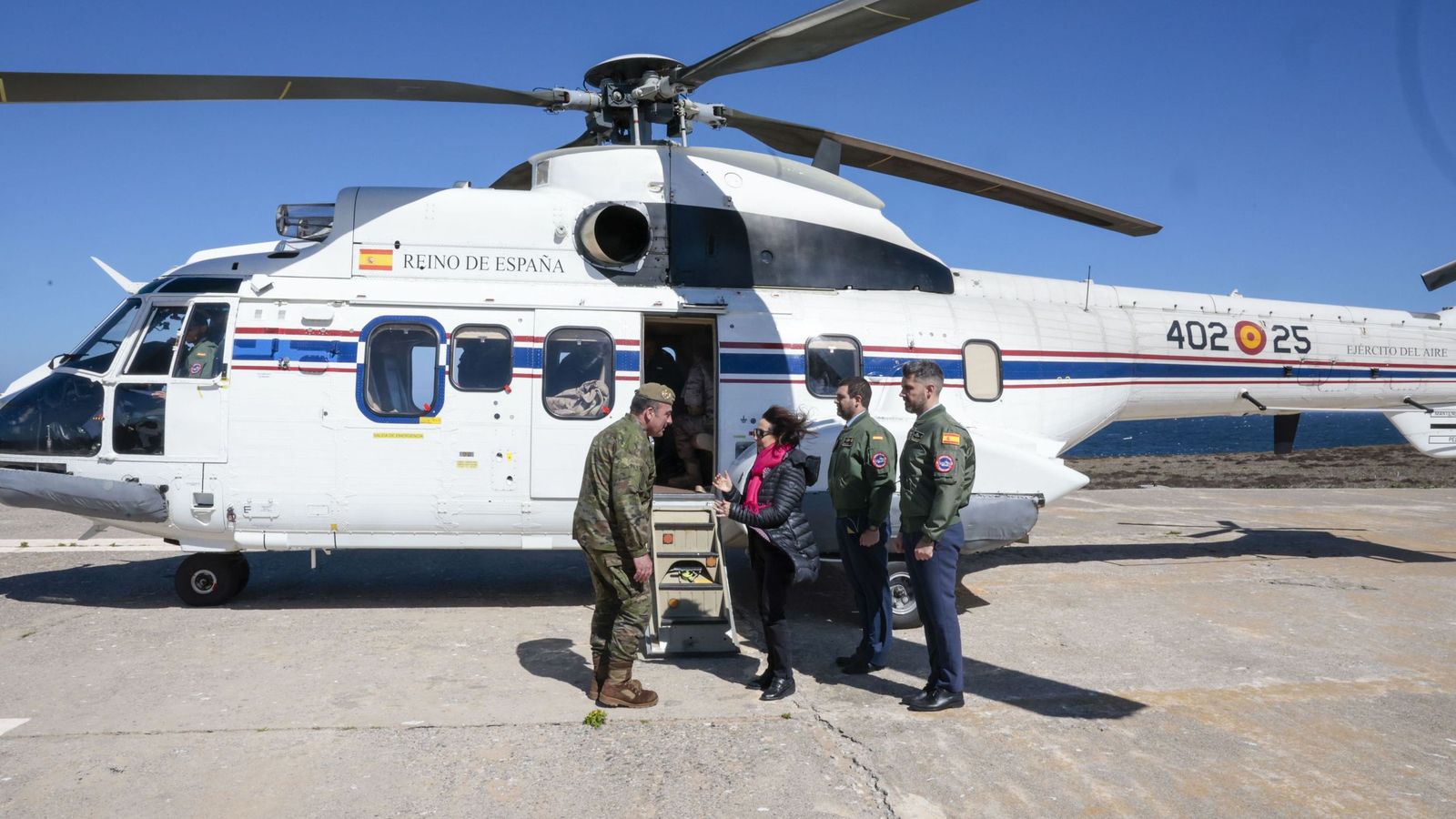 Margarita Robles aterrizó en el helipuerto de la isla de Alborán
