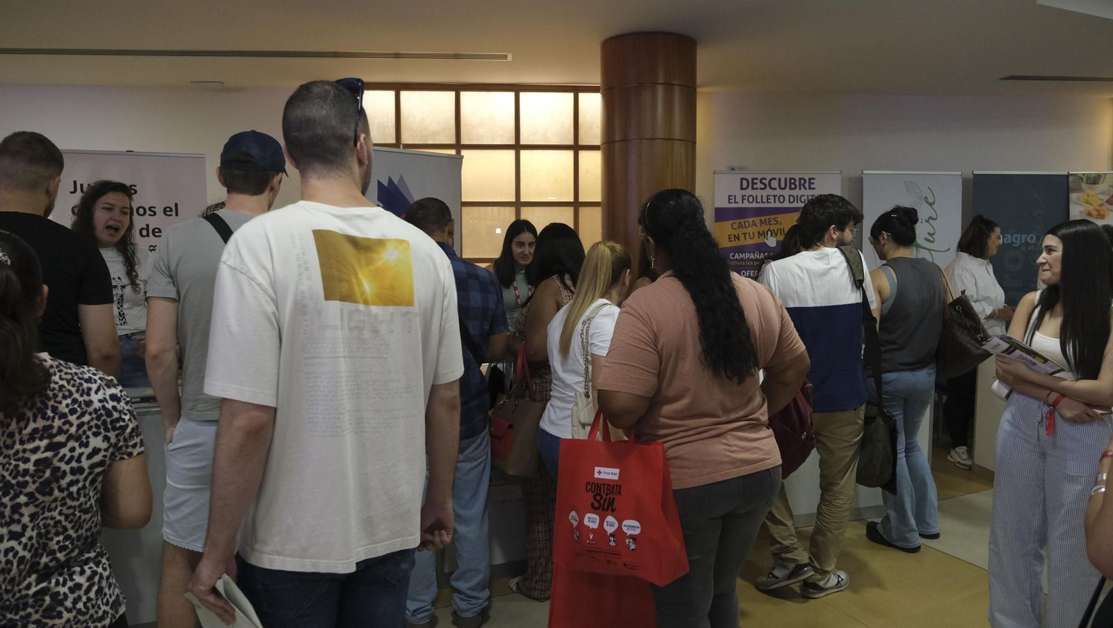 I Feria de Empleo Cruz Roja de Almería, en imágenes