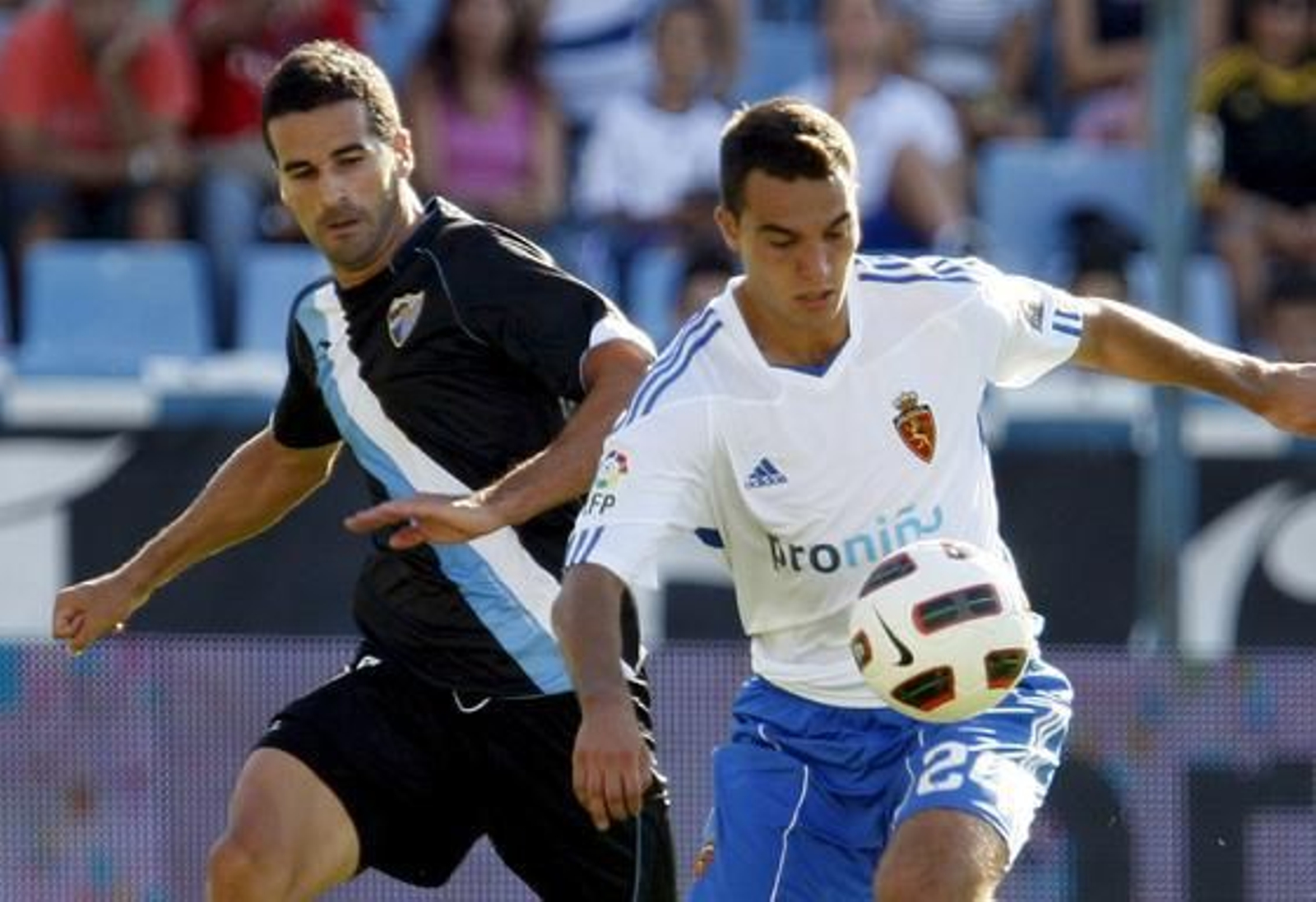 El equipo andaluz encontró un paraíso en La Romareda con un festín de goles y puntería ante un Zaragoza atónito por la velocidad de los blanquiazules.

Foto: Javier Cerbolla