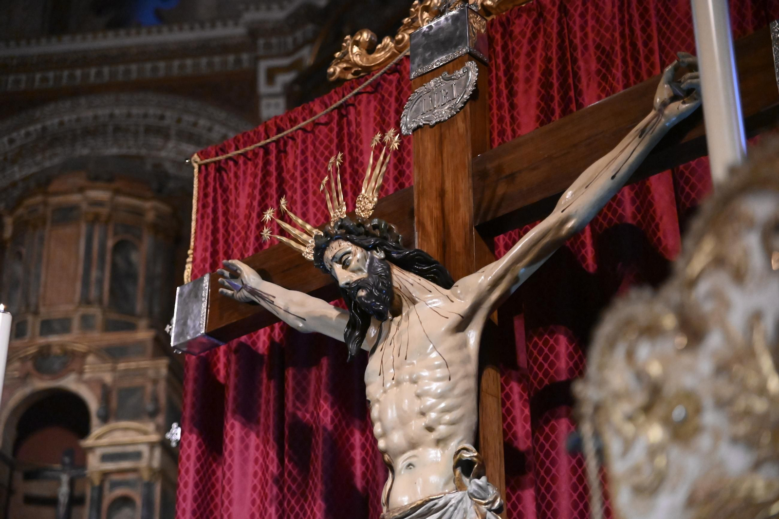 Las mejores fotos del acto de veneración en San Agustín al Cristo de San Álvaro de Córdoba