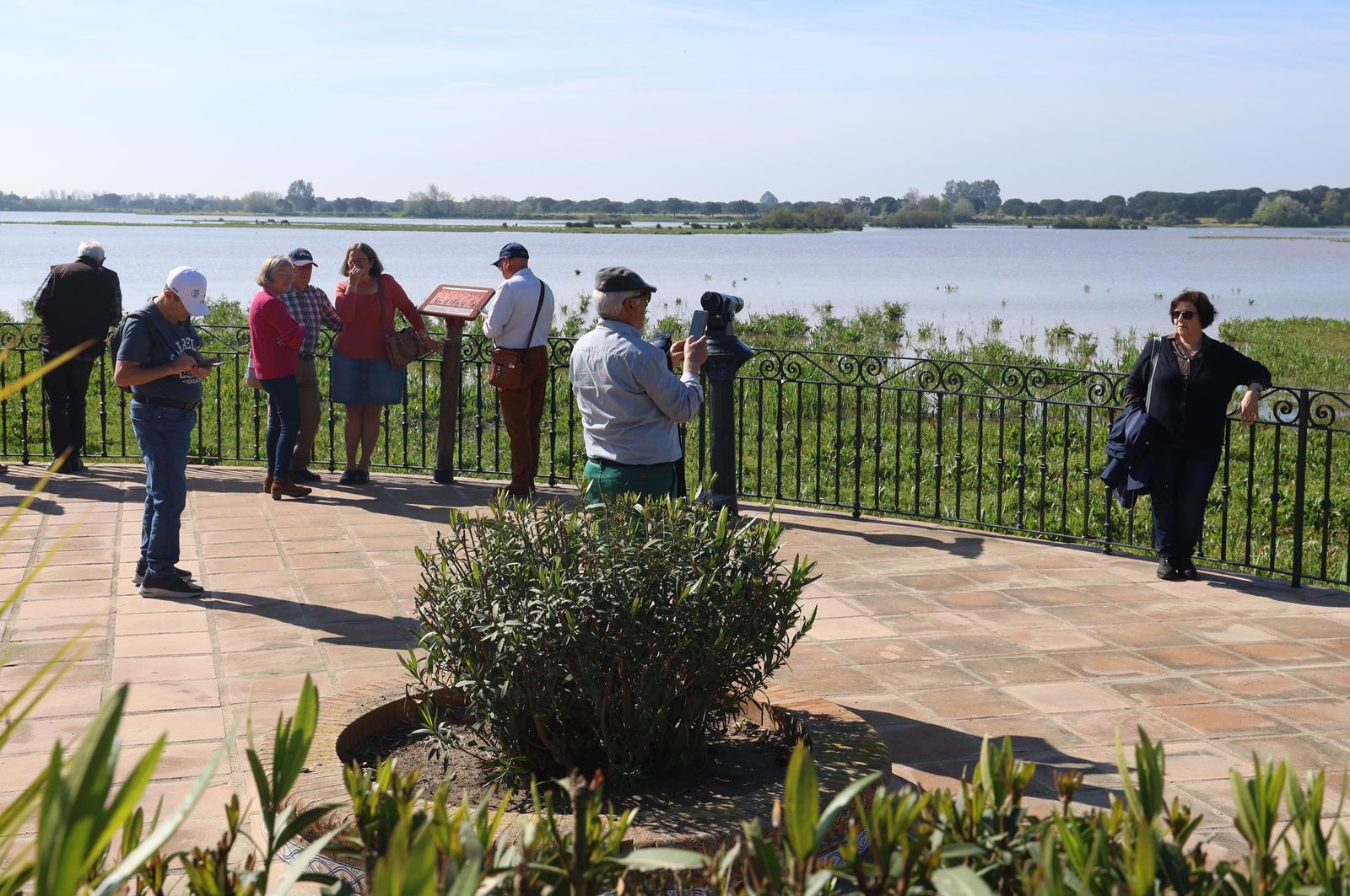Imágenes del ambiente en el sábado 16 de marzo en Huelva