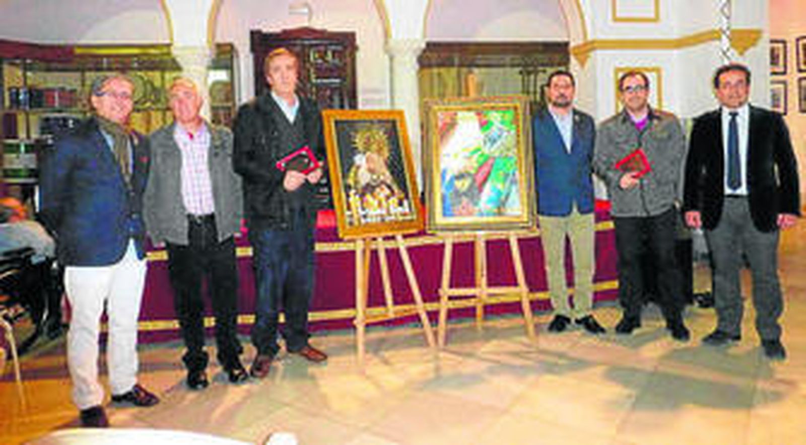 Momento de la presentación de los dos carteles.