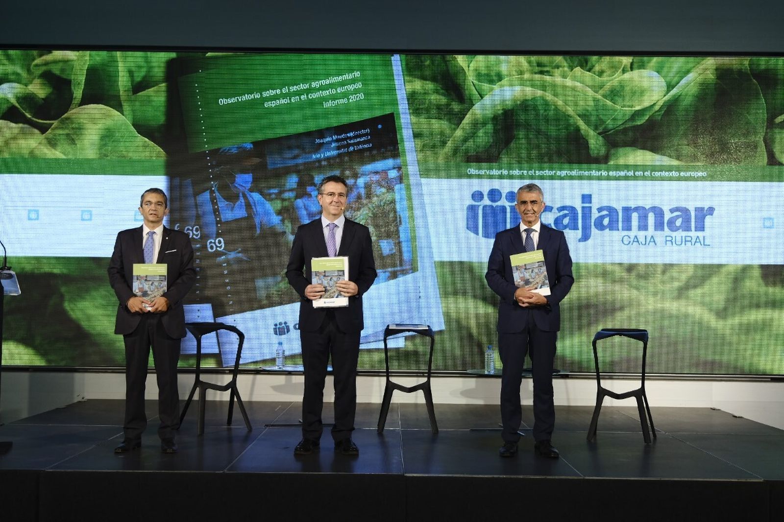 Joaquín Maudos, Eduardo Baamonde y Roberto García en la presentación del cuarto ‘Observatorio sobre el sector agroalimentario español en el contexto europeo. Informe 2020’ de Cajamar