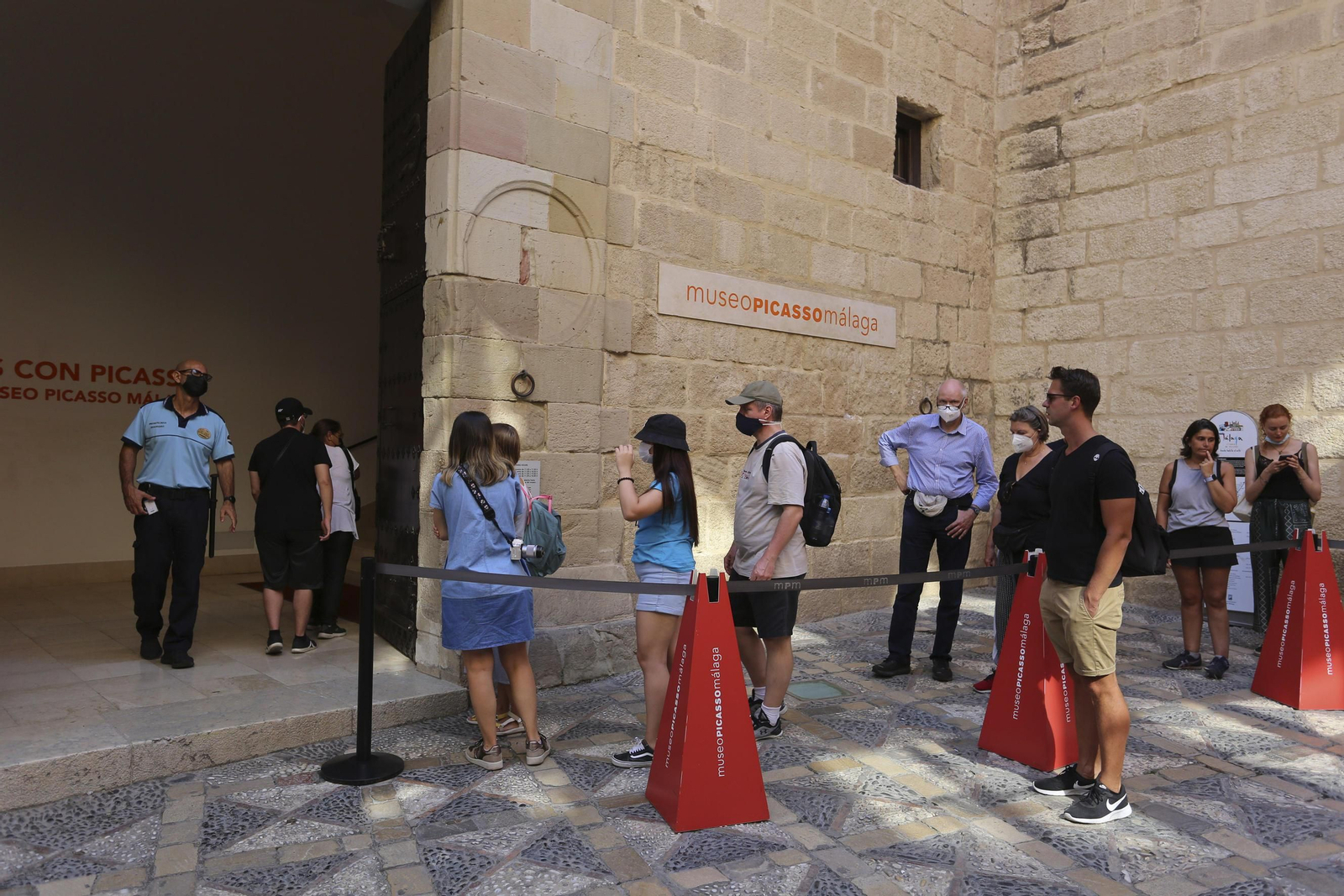 Colas en Málaga para celebrar el Día Mundial del Turismo