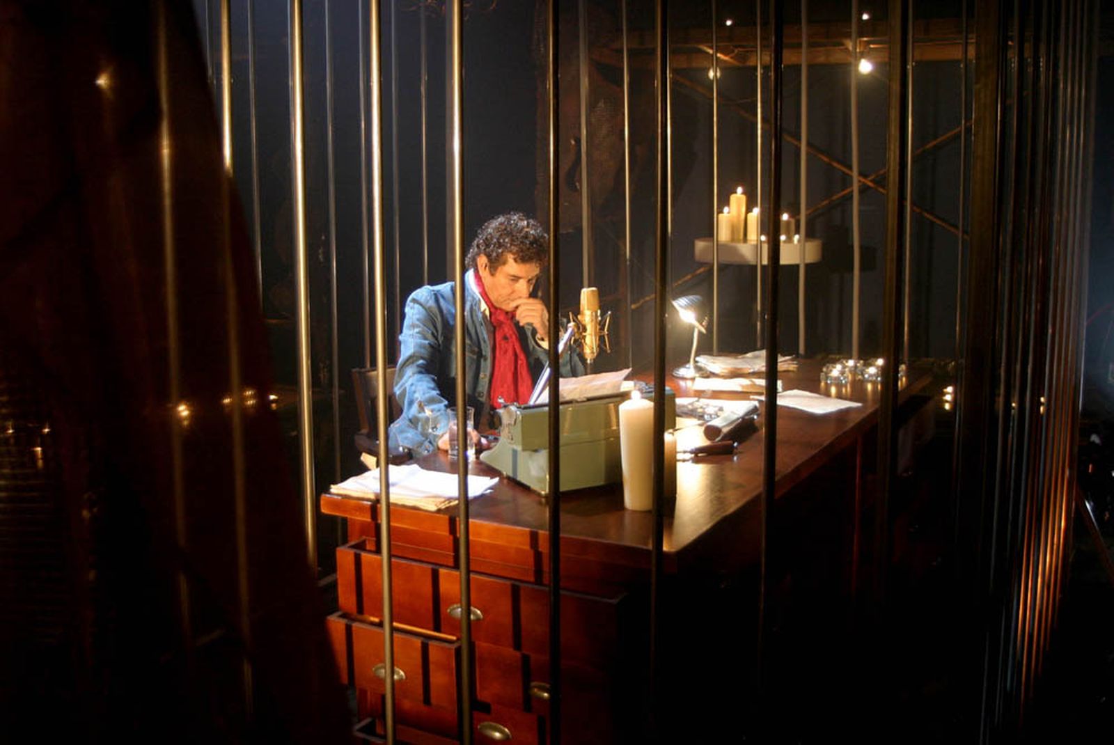 Jesús Quintero, en el plató de 'El loco de la colina' en Televisión Española, TVE.