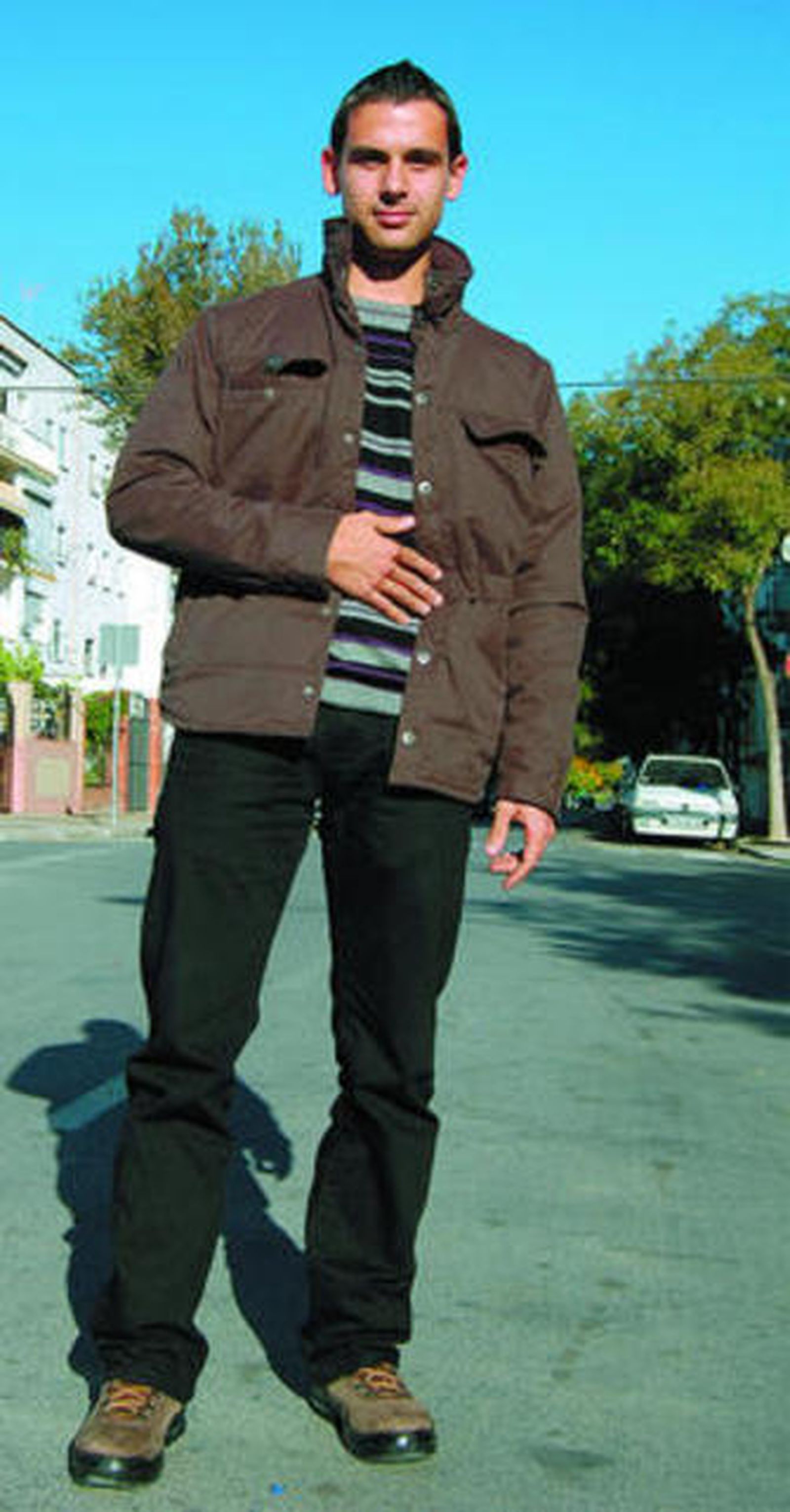 Bancalero, en una imagen de ayer, cerca de su domicilio.