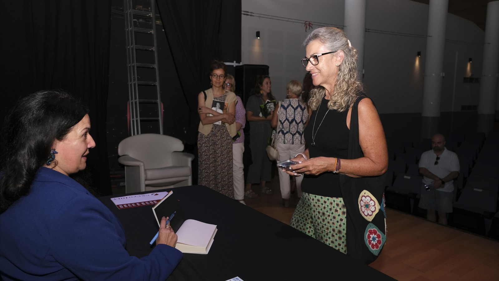 Las imágenes del Diario de los Libros con la escritora Rosario Raro