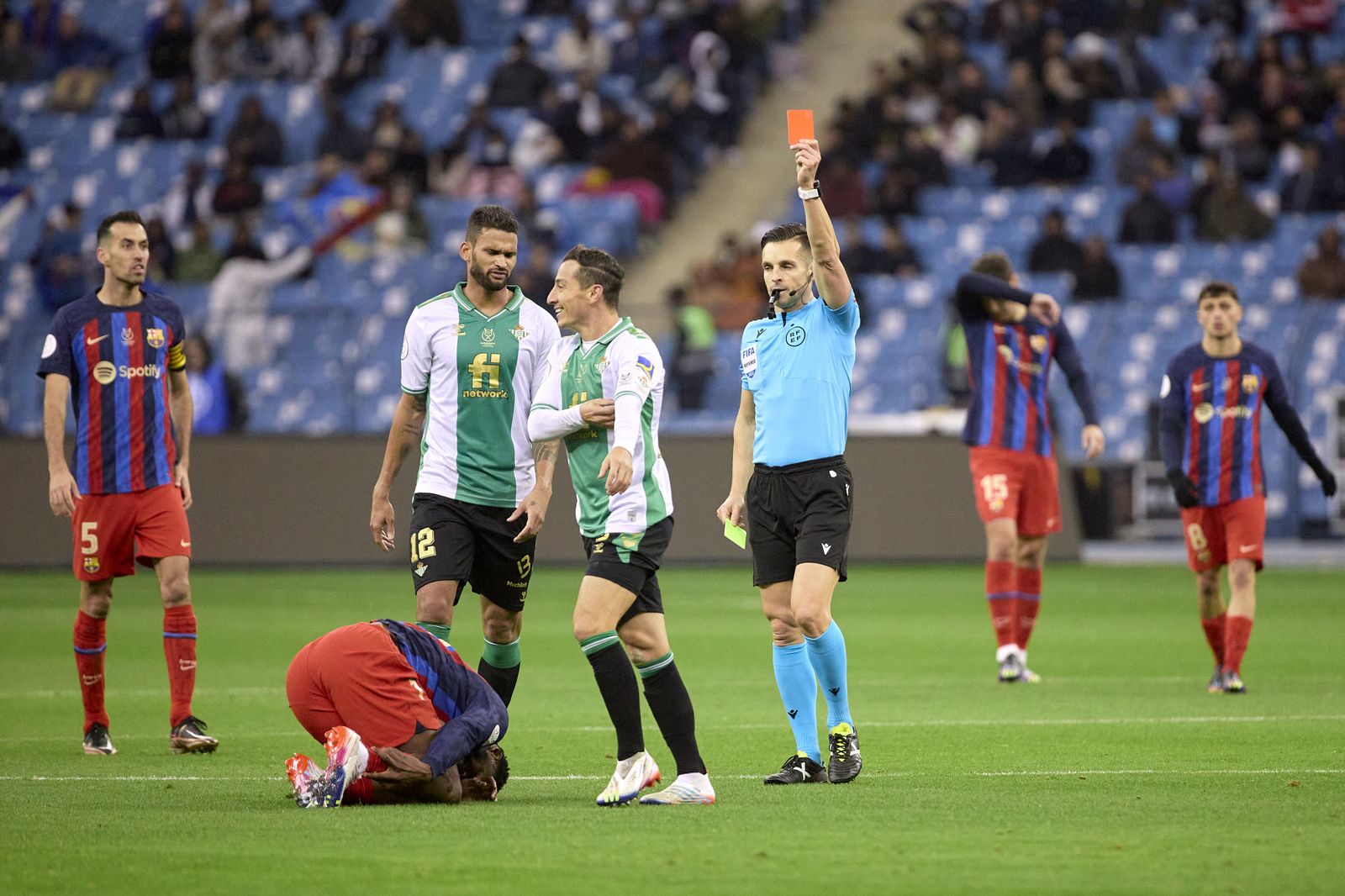 Las fotos de la prórroga y los penaltis del Betis - Barcelona