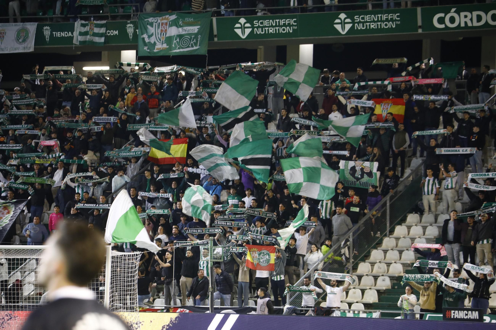 El vibrante ambiente en El Arcángel para el Córdoba CF - Sporting de Gijón