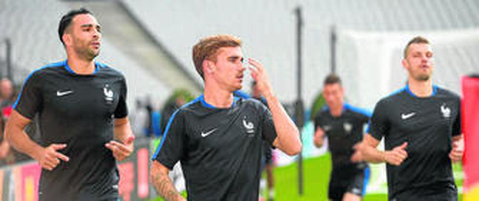 Griezmann, que presumiblemente volverá a la titularidad ante Irlanda, durante un entrenamiento con la selección gala.