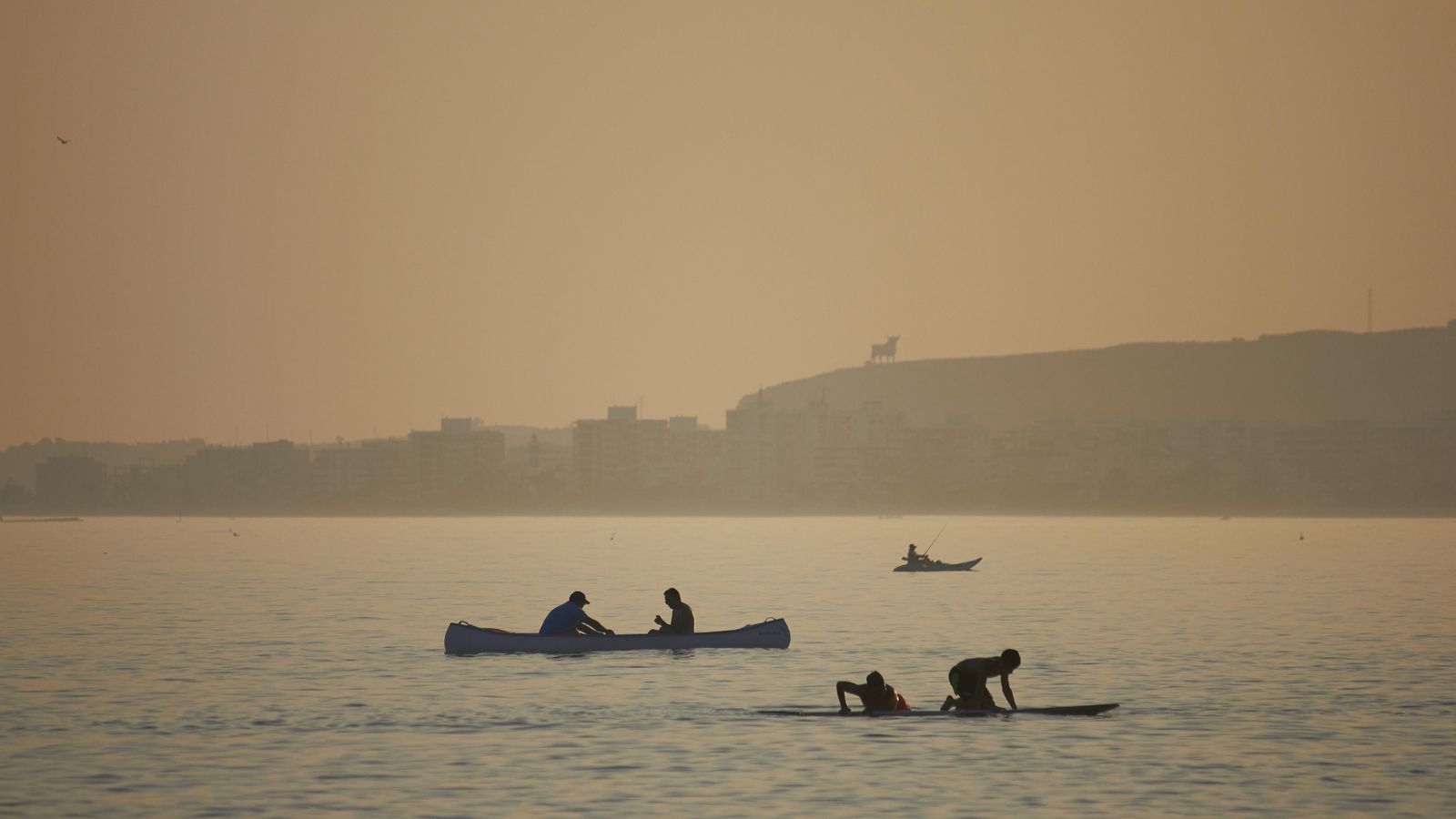 Las playas de Vélez-Málaga están llenas de vida.
