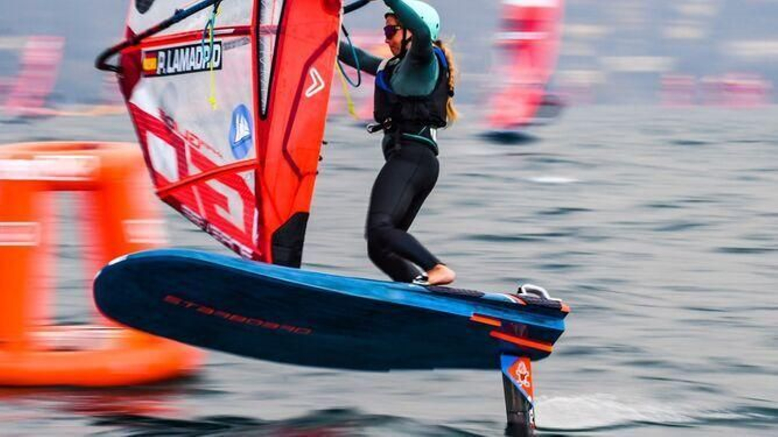 Pilar Lamadrid, en acción en el lago italiano de Garda.