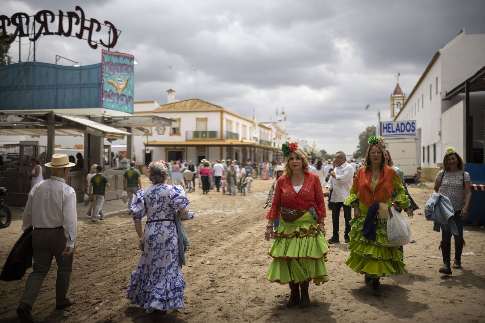 El Rocío 2023: Imágenes de ambiente en la aldea durante la presentación de las Hermandades