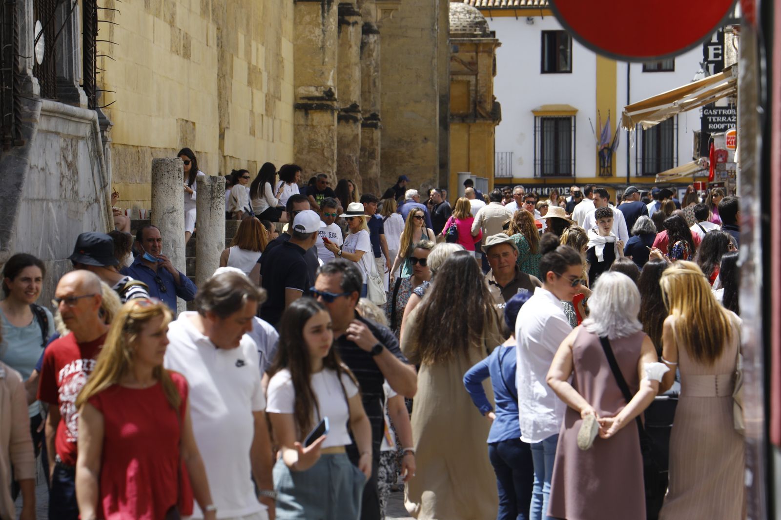 Turistas en el entorno de la Mezquita este fin de semana.