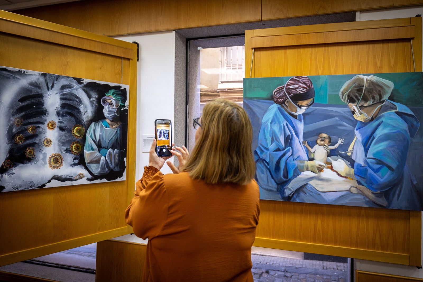 Dos de los cuadros de Antonio Álvarez del Pino que se muestran en la exposición.