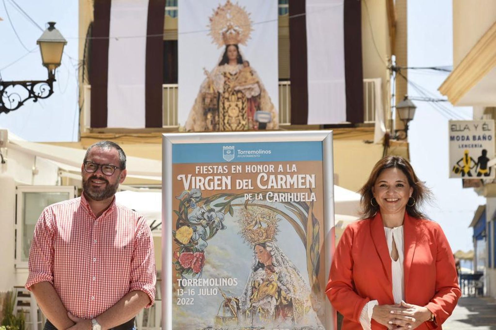 La alcaldesa, Margarita del Cid, y el concejal de Eventos y Tradiciones, José Manuel Ruiz Rivas.