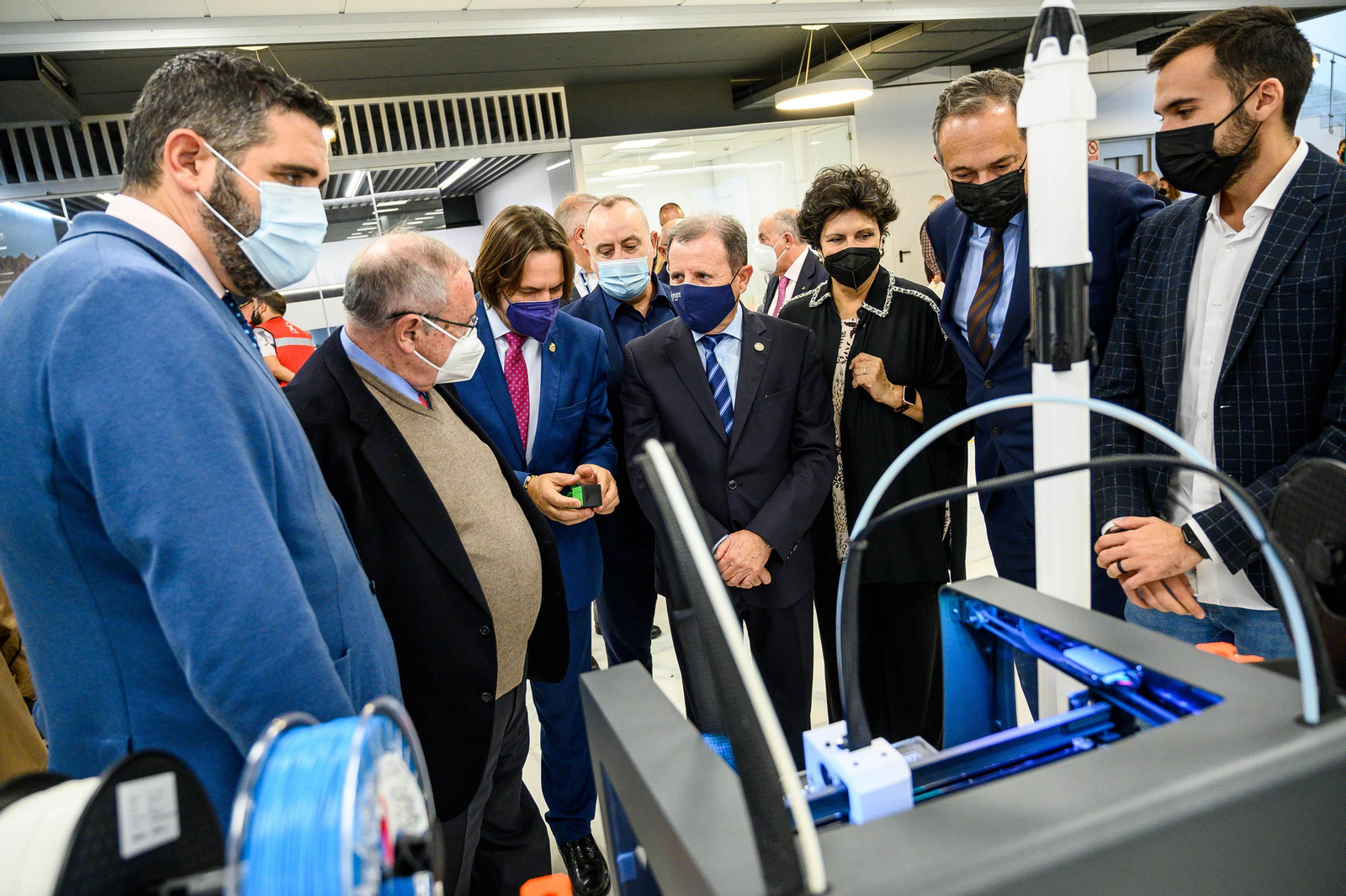 Autoridades durante la inauguración del nuevo espacio en la sede de la Cámara de Comercio.