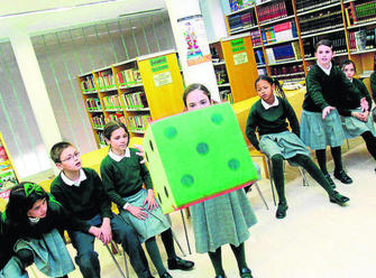 Una de las actividades realizadas este año por escolares en la sala infantil de la biblioteca Cánovas del Castillo.