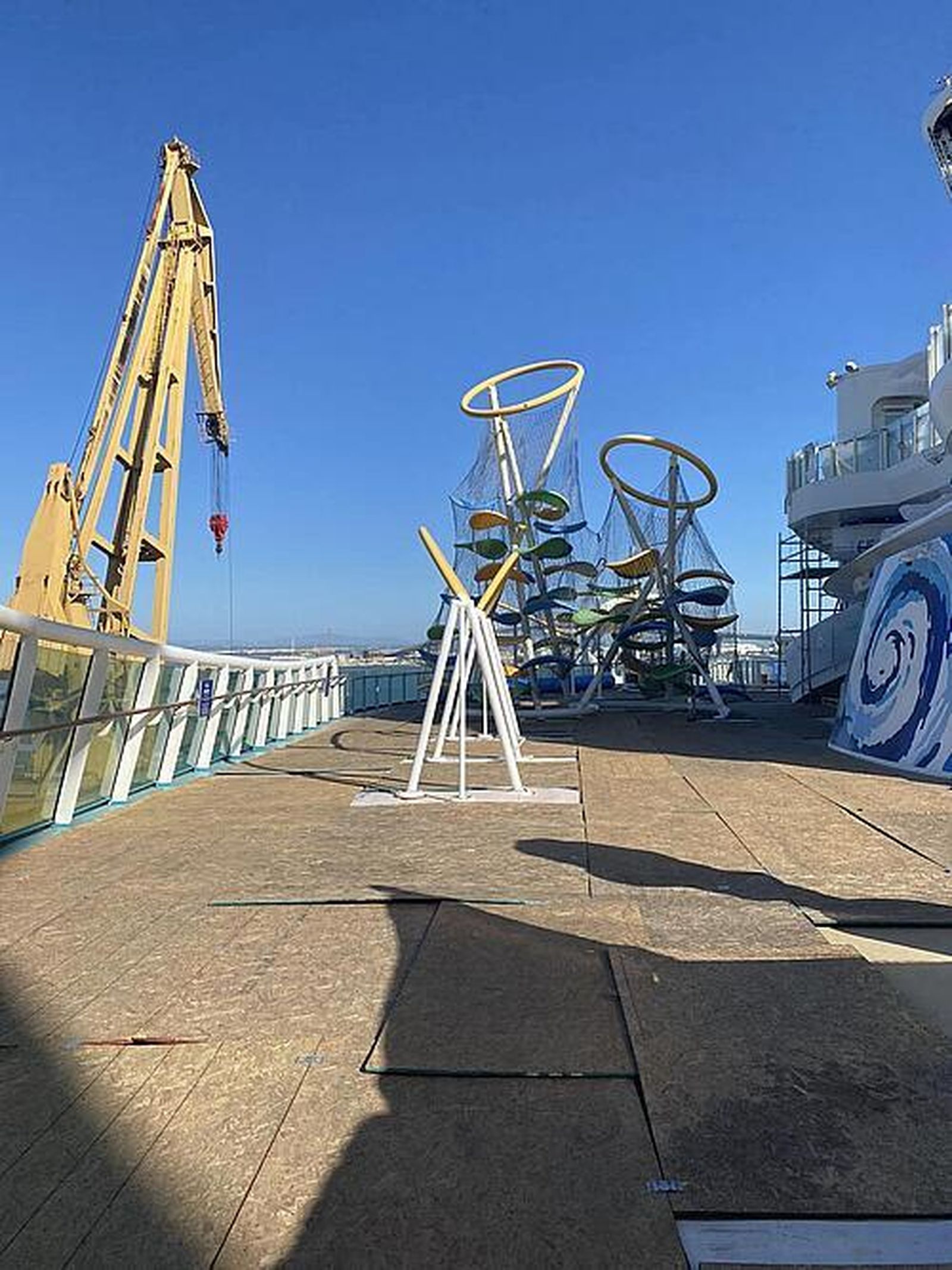 Imágenes del crucero Mariner of the Seas, durante su reparación en Navantia-Cádiz