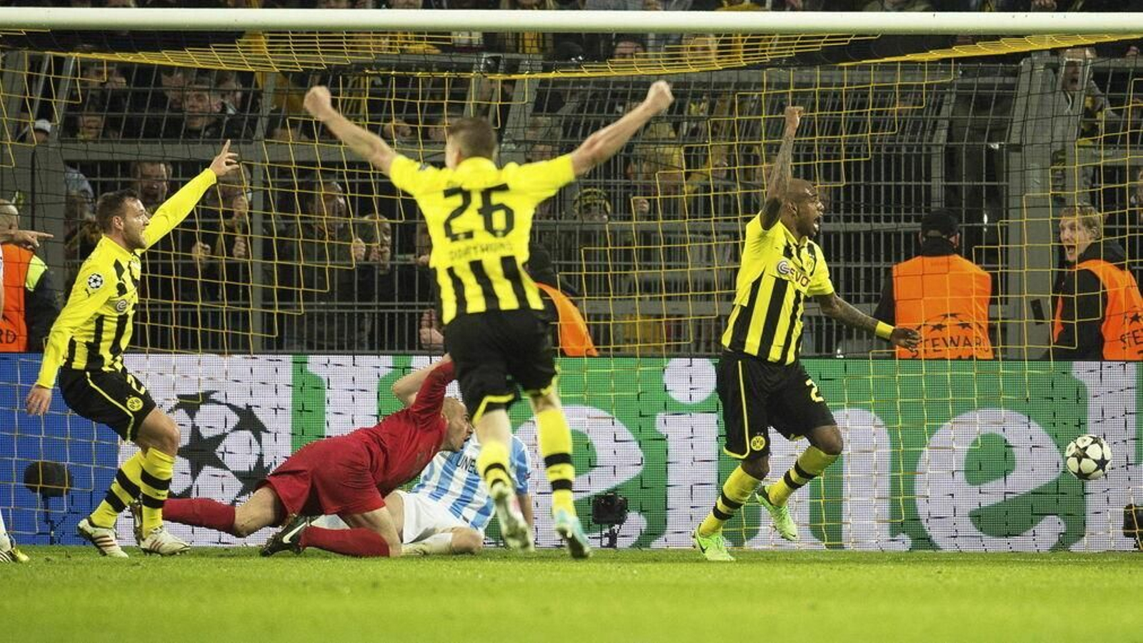 Las imágenes del Borussia Dortmund-Málaga, que cumple siete años.