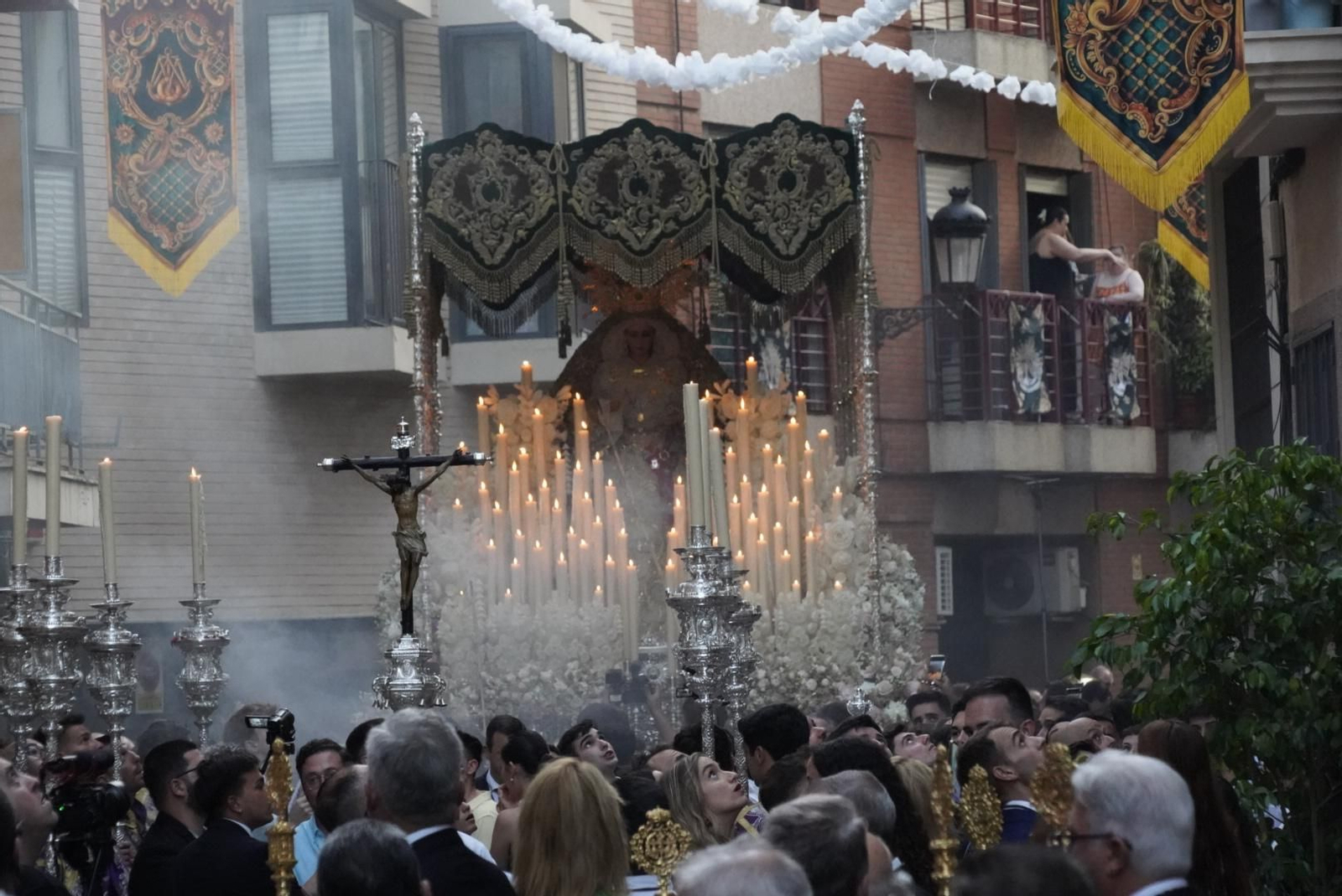 Imágenes de la procesión extraordinaria de la Virgen de la Esperanza por las calles de Huelva