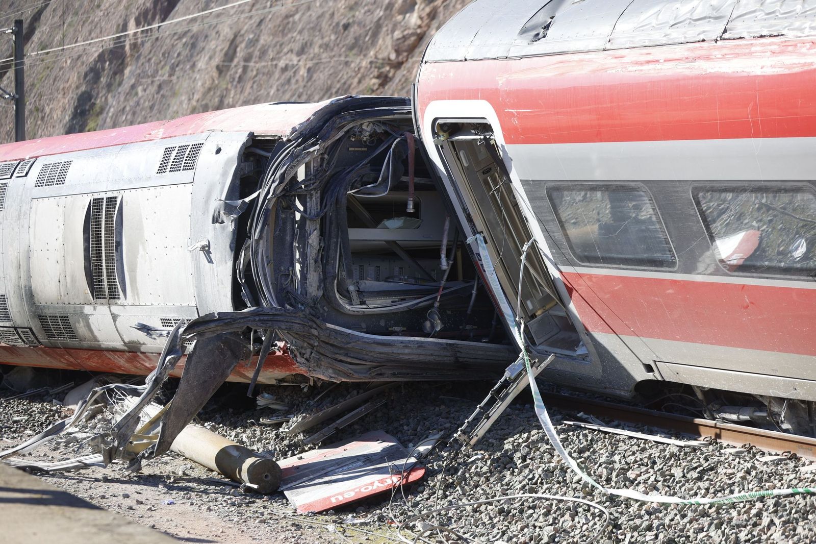 Aspecto de uno de los vagones de uno de los trenes accidentados en Adamuz.