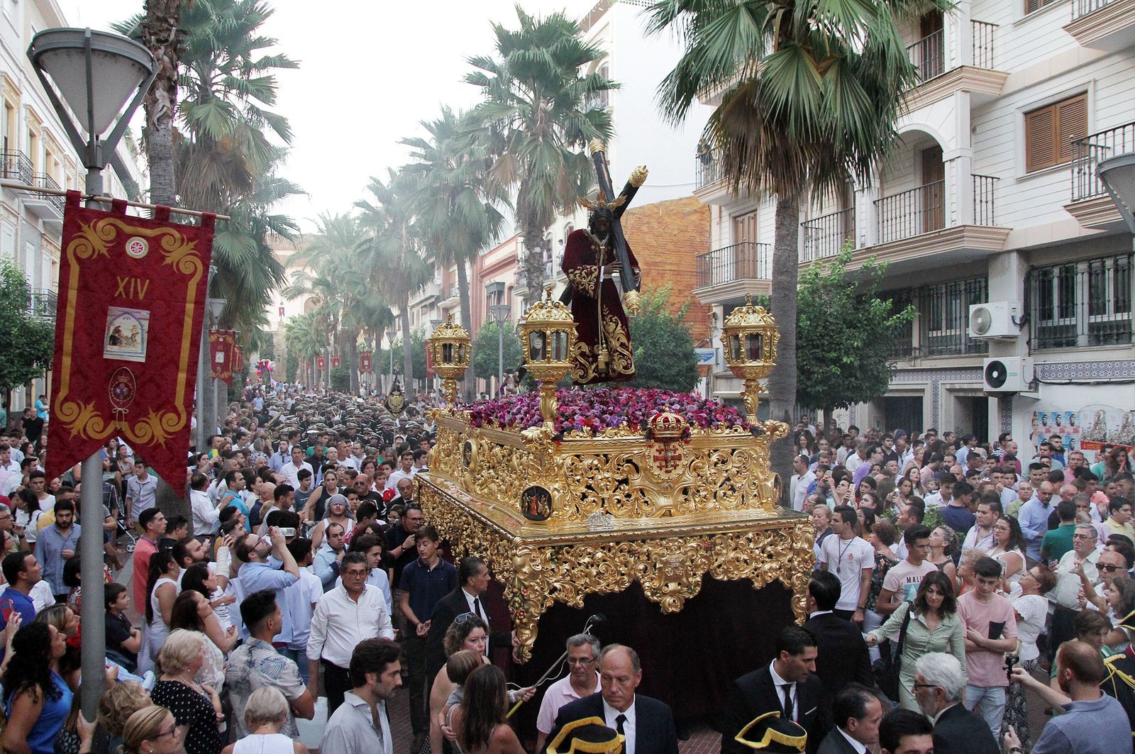 Imágenes del Señor de Pasión en la procesión del centenario de la hermandad