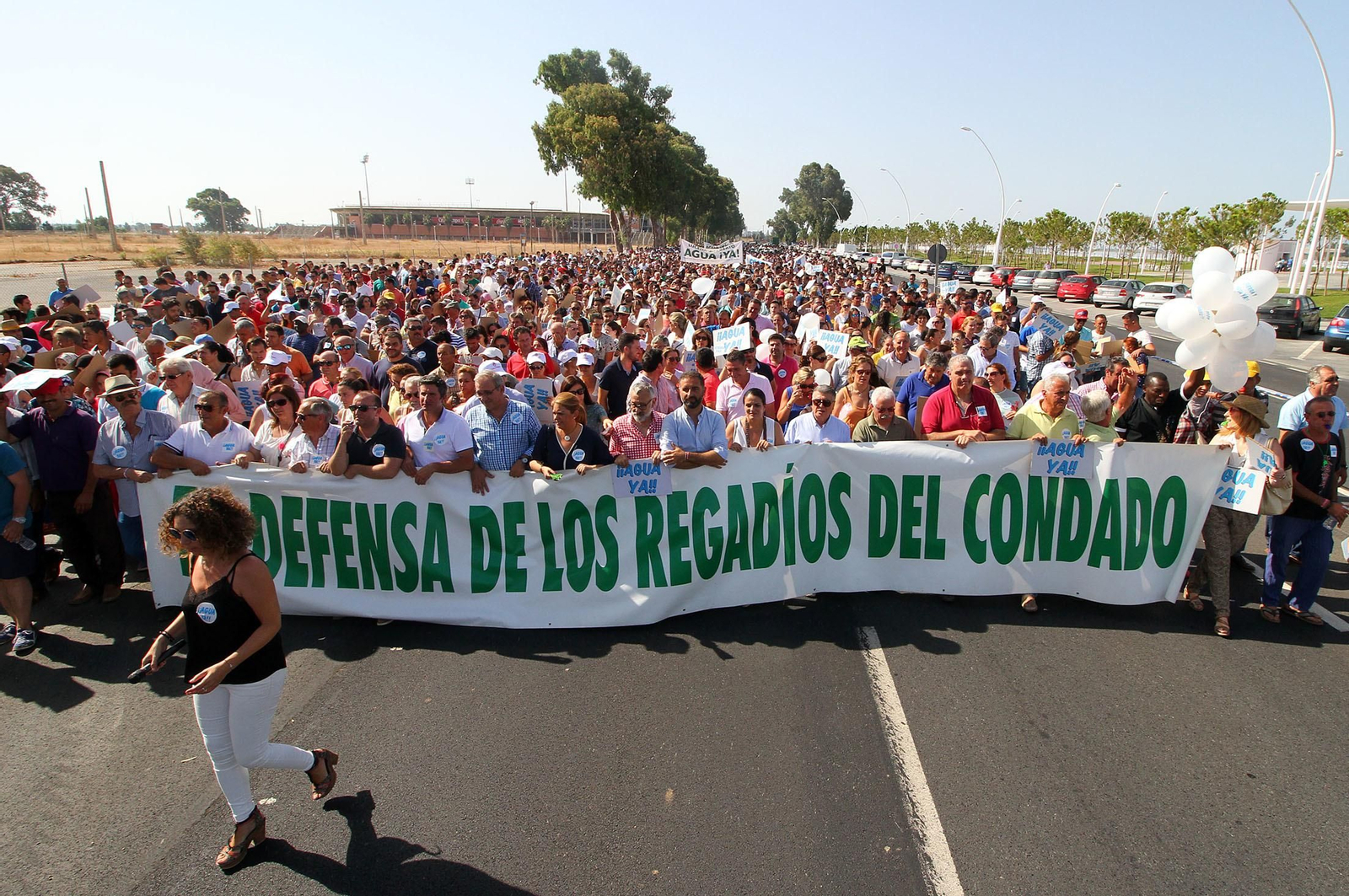 Imágenes de la manifestación para pedir agua y tierra para los regadíos del Condado.
