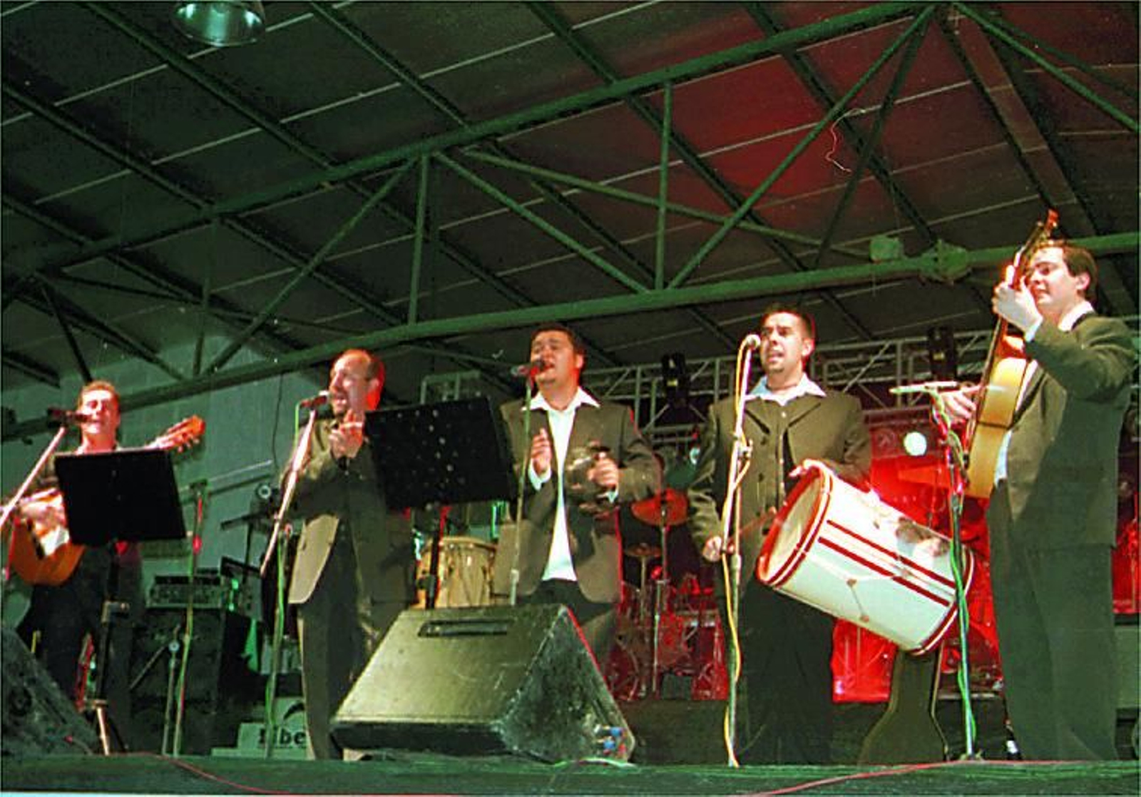 2003. Un grupo rociero de la Villa, en la Municipal