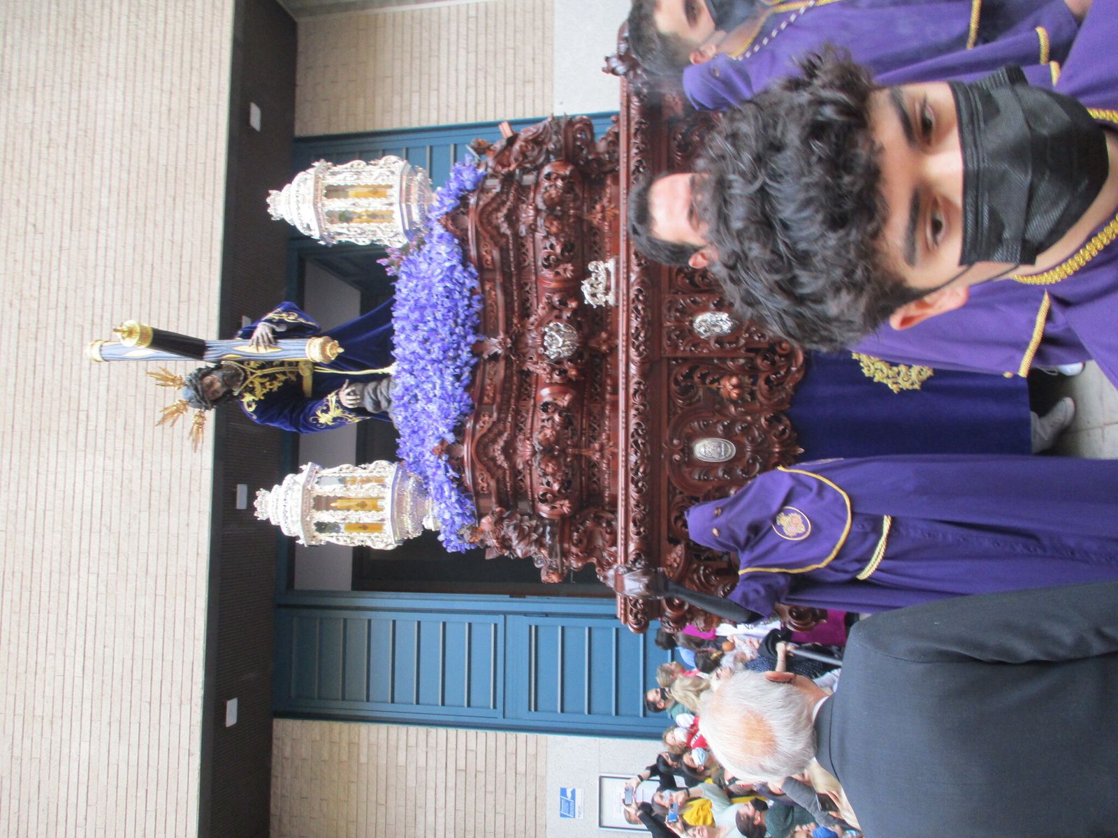 Imágenes de la estación de penitencia de la Hermandad de Pasión de Almería