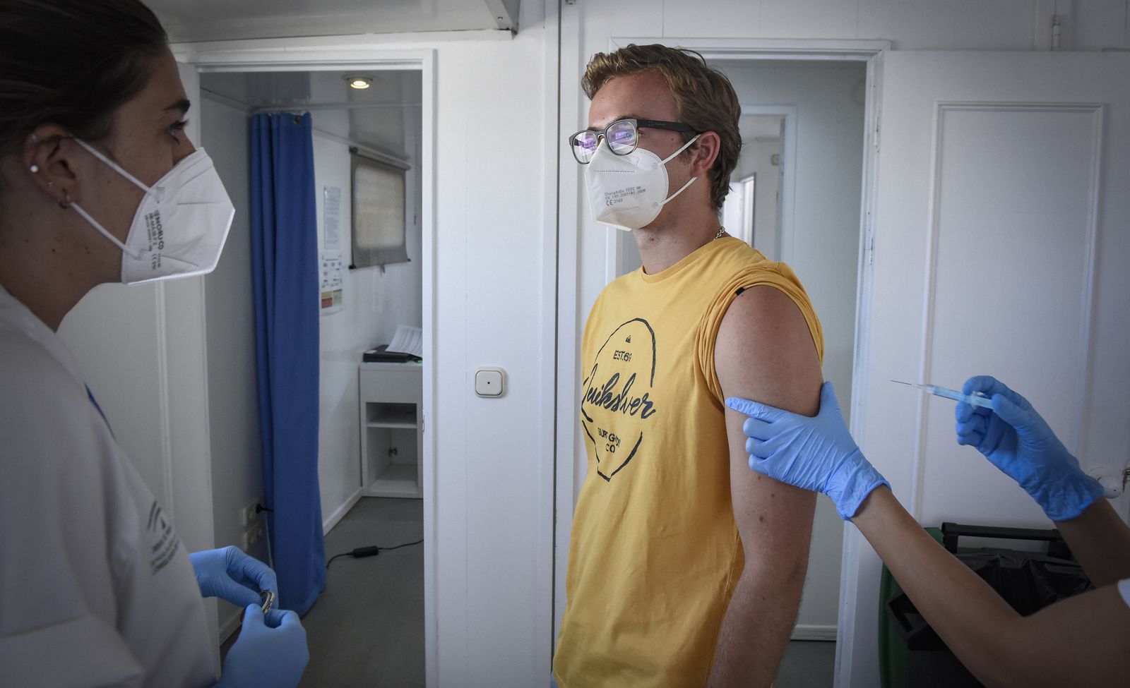 La vacunación contra el Covid a alumnos Erasmus de la Loyola, en imágenes