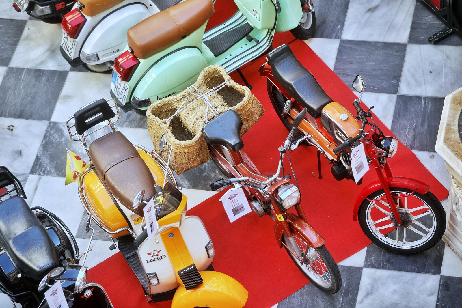 Las imágenes del Mercado de Antigüedades y Coleccionismo en el convento de Santo Domingo