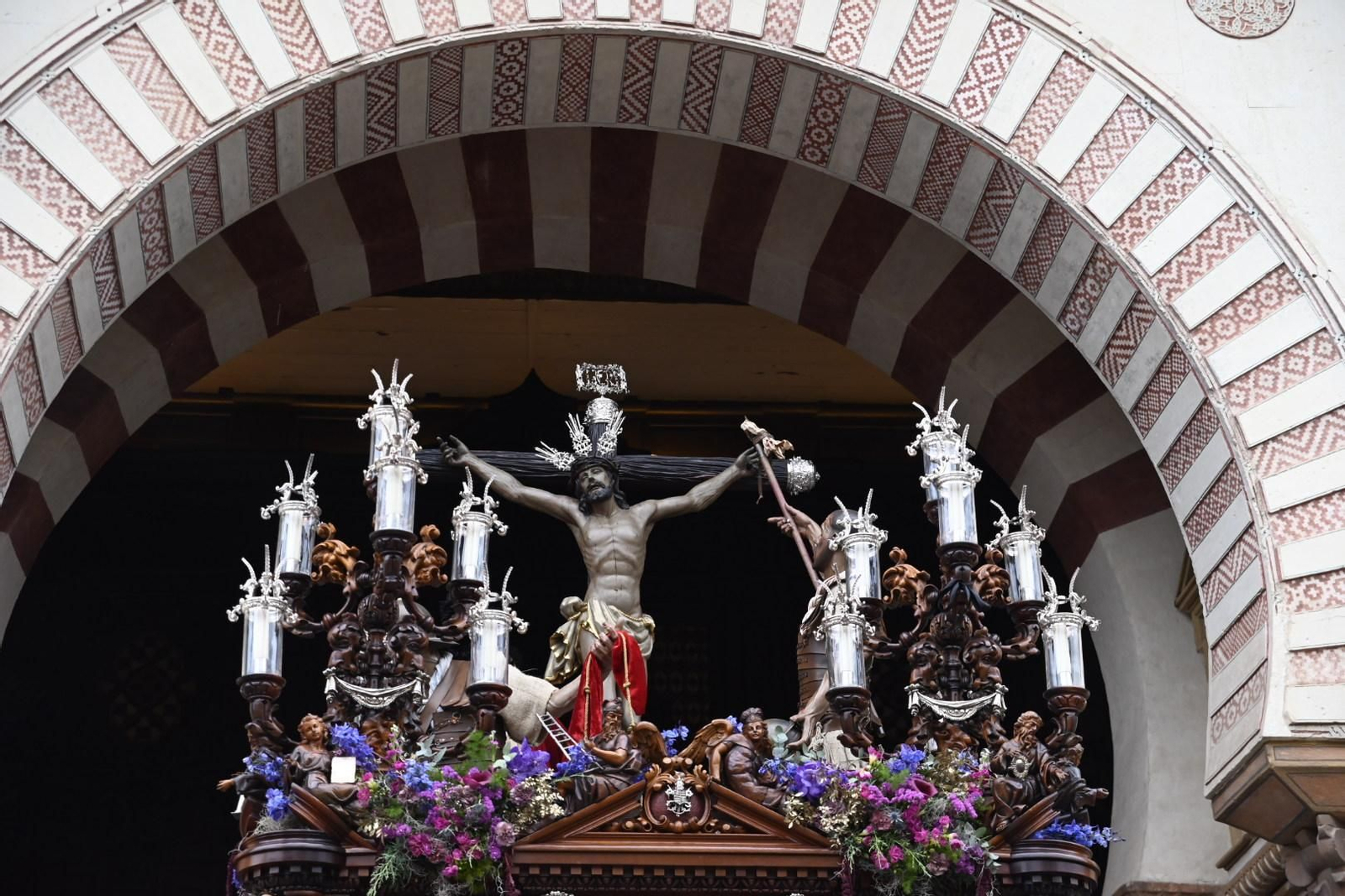 La procesión de la hermandad de la Agonía en este Martes Santo de Córdoba, en imágenes