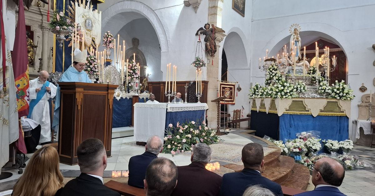 Puerto Real celebró la festividad de su Patrona, la Virgen de Lourdes, que no pudo procesionar por la lluvia